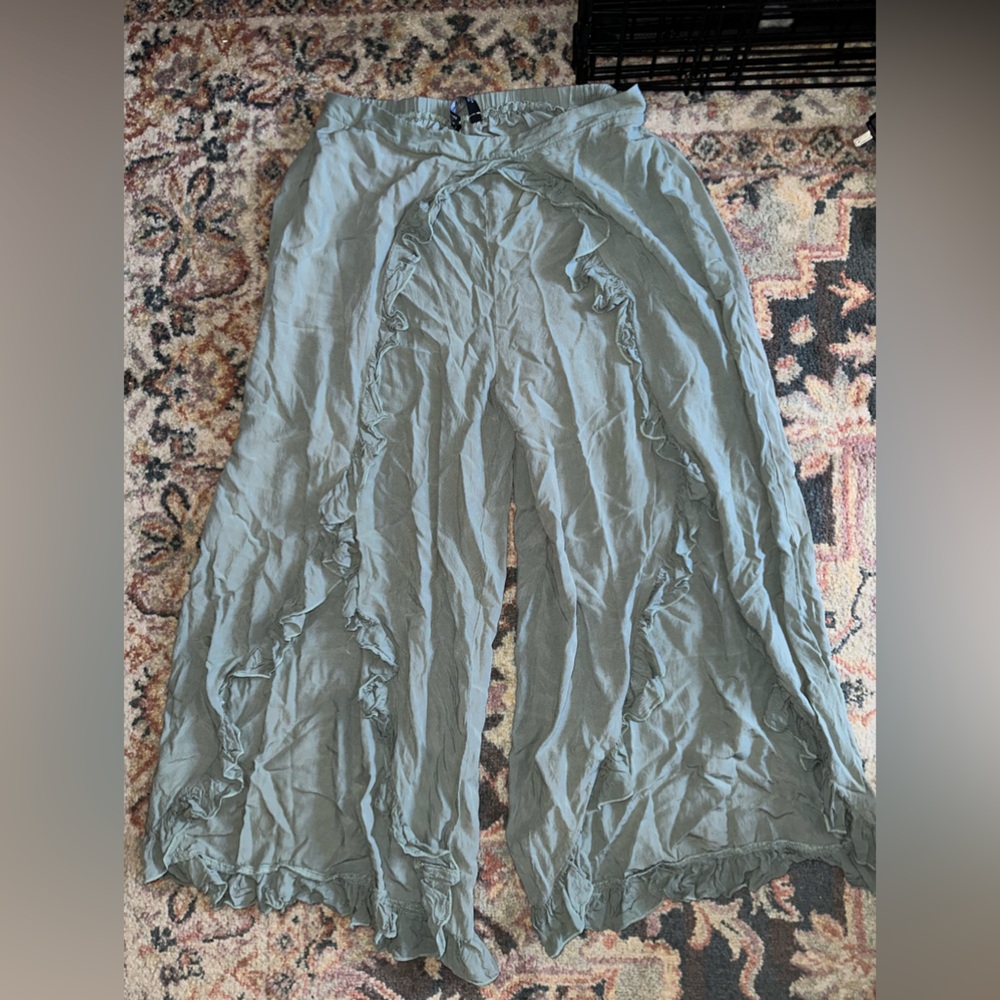 Brand new flowy pants
